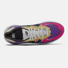 57/40 | New Balance Shoes - Women / Men