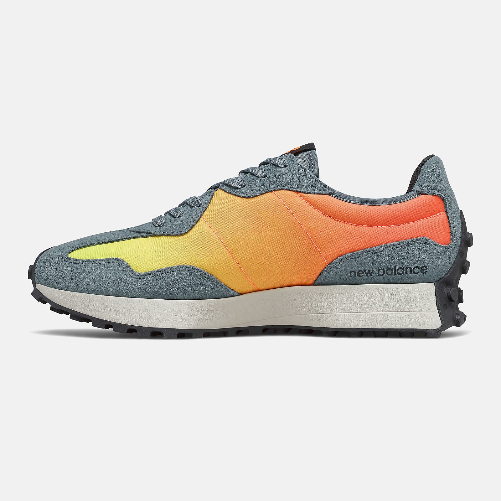 327 | New Balance Shoes - Women / Men