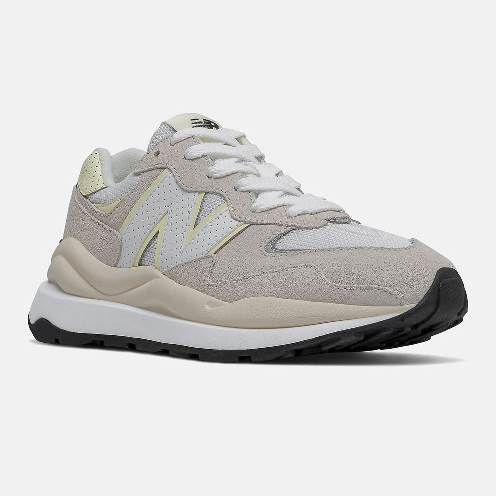 57/40 | New Balance Shoes - Women