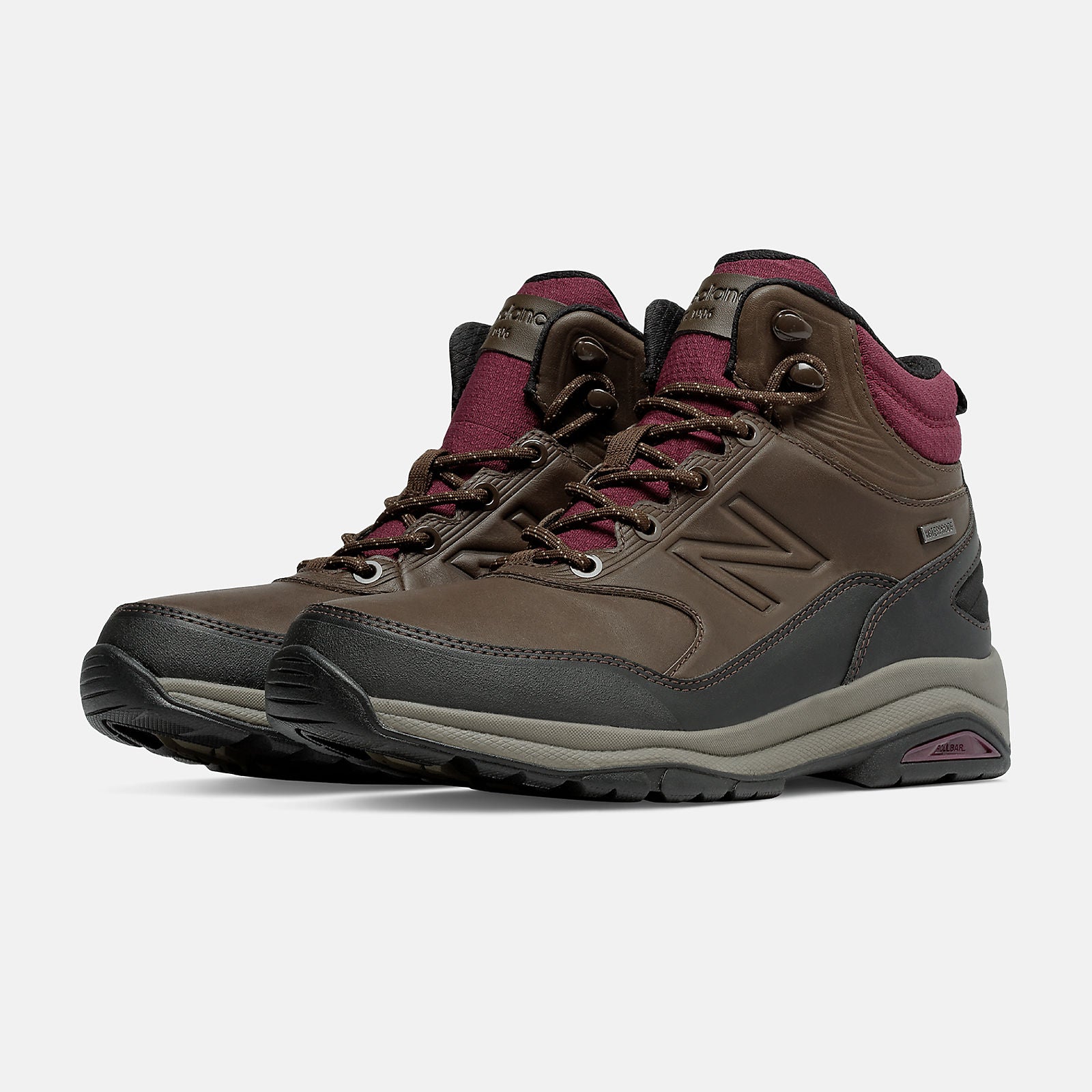 1400 | New Balance Shoes - Women